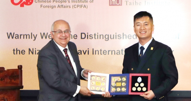 《2018年俄罗斯FIFA世界杯官方纪念金大全》被数国前政要收藏